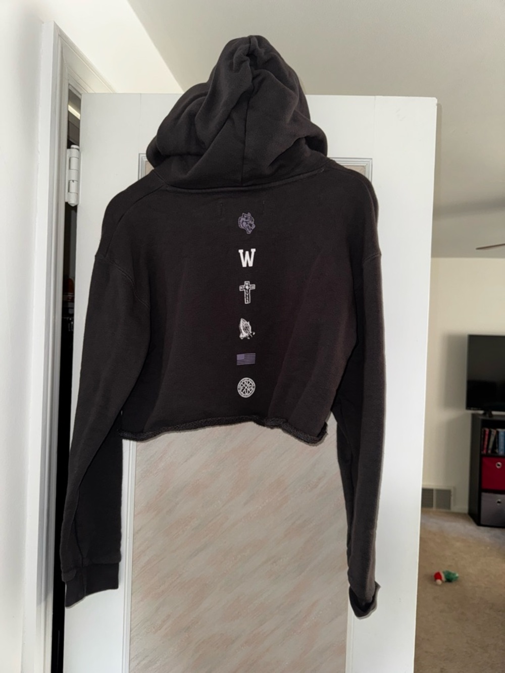 Darc Sport She wolf Black Cropped Hoodie - Picture 2 of 2